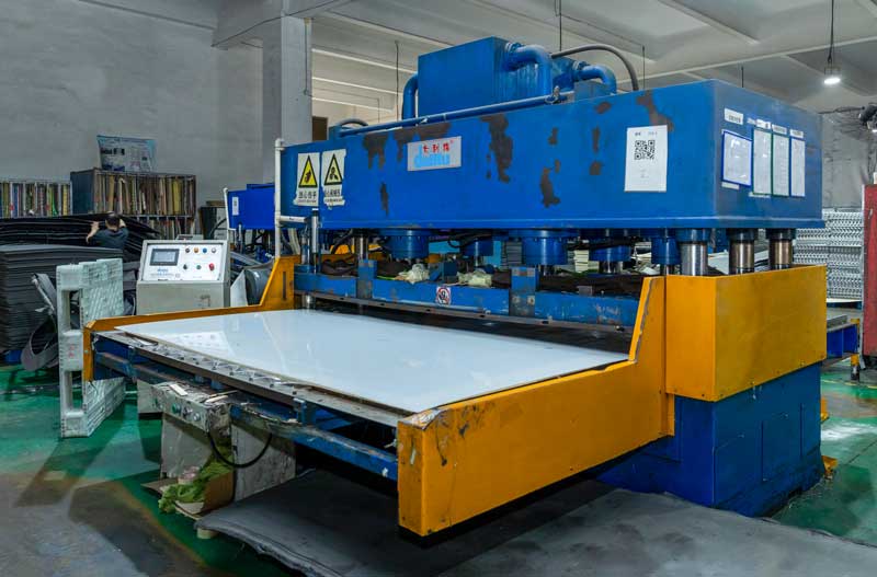 EVA Interlocking Mats cutting machine