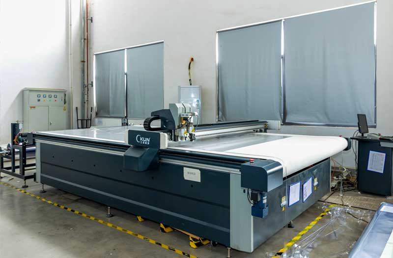 Oblique cutting machine